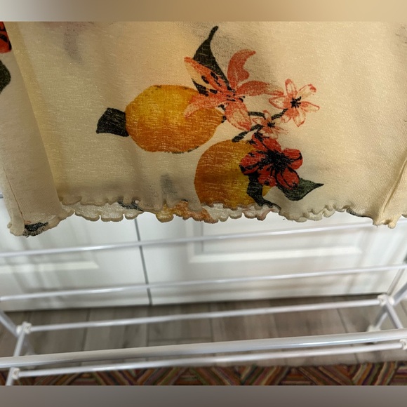 Sweet Lemon Tee in creme and yellow by BP. XS perfect for summer - Picture 2 of 4